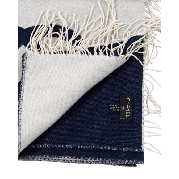 CHANEL CC NAVY &white cashmere blend THROW BLANKET - Picture 8 of 8